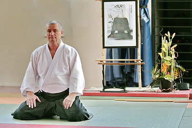   Alain Peyrache sensei est le professeur
                        <br>
                        du dojo Aïkido traditionnel Lyon 69 Tassin
